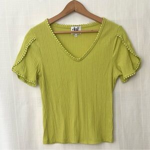 Who wear what when where Lime V-Neck Short Sleeve Top